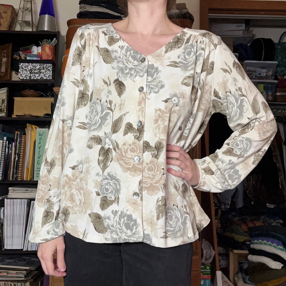 The Muses Lounge Cream Roses Sweater Size M